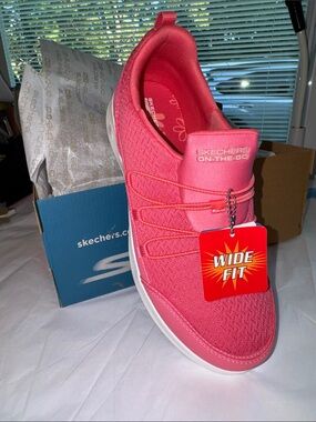 Skechers GO STEP Lite Upbeat Coral Sneakers Women’s 10 Wide NWT New in Box